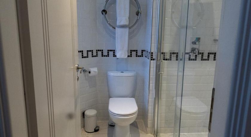 Image of Compact Room 14