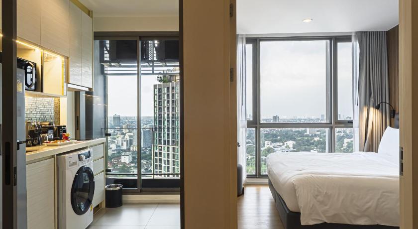 Image of One Bedroom Deluxe King 3