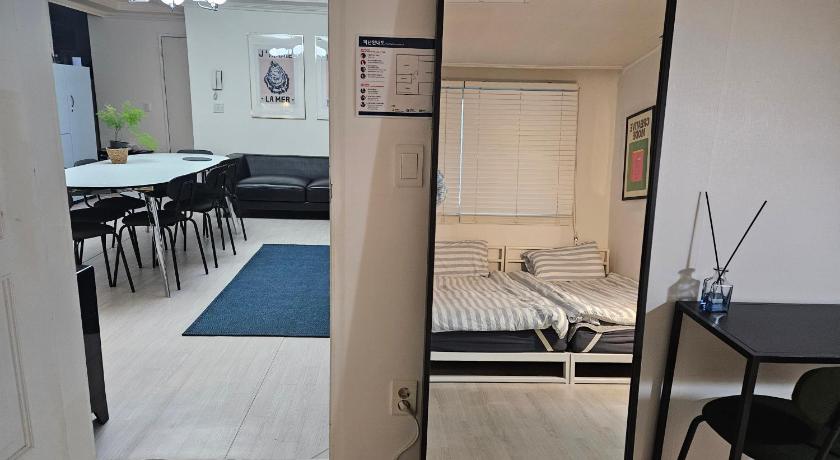 서울 #성수 #13-bed #4-room #서울숲 #KSPO #명동 #동대문 4성급 숙소 수영장