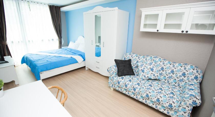 Image of Deluxe Room 8