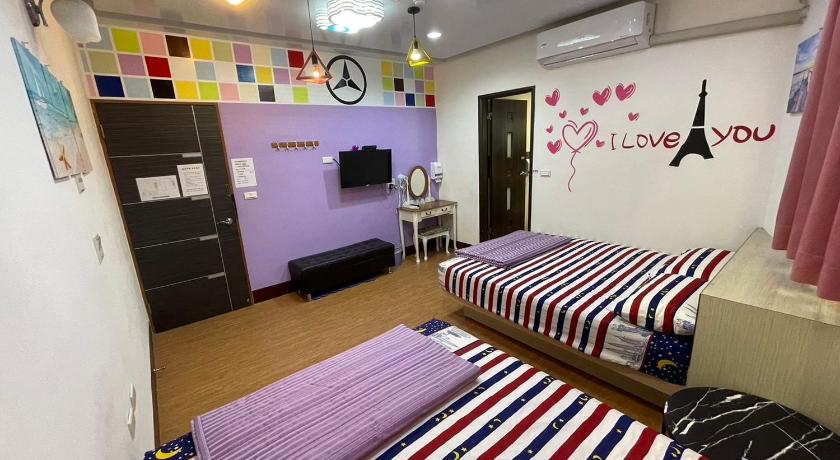 Image of Quadruple Room with Private Bathroom 0