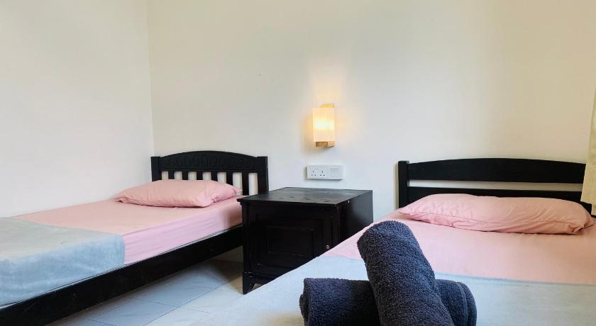 Image of Three-Bedroom House 13