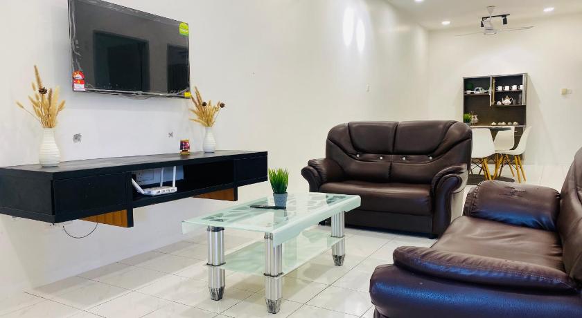 Image of Three-Bedroom House 3