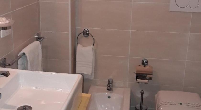 Image of Standard Double or Twin Room 10