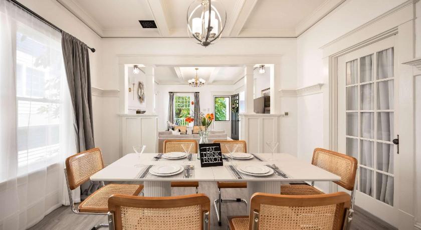 시애틀 (WA) Walk to UW and Light Rail 3BR Home with Parking 4성급 숙소 외관