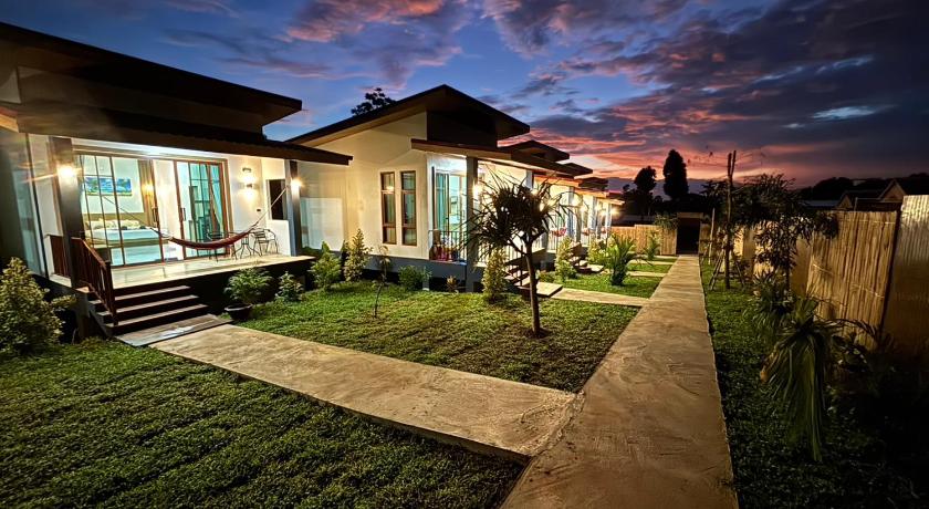Image of Deluxe Bungalow with Garden View 1