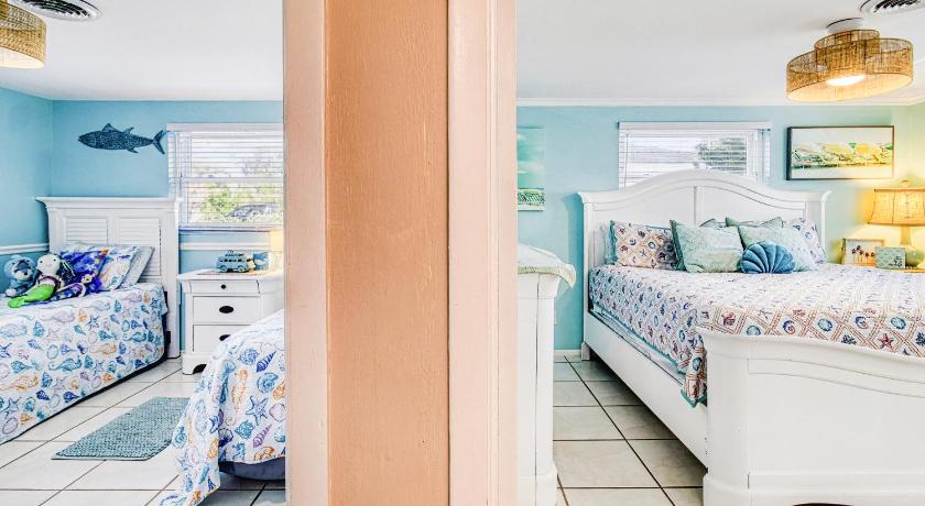 베니스 (FL) 2BR Villa w Heated Pool Sleeps 6 Near Venice Beach 4성급 숙소 스위트룸