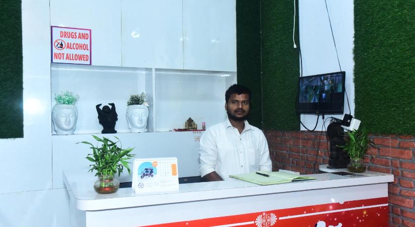 ラジギル Aakarsh Hill View Hotel 2つ星 ホテル ロビー