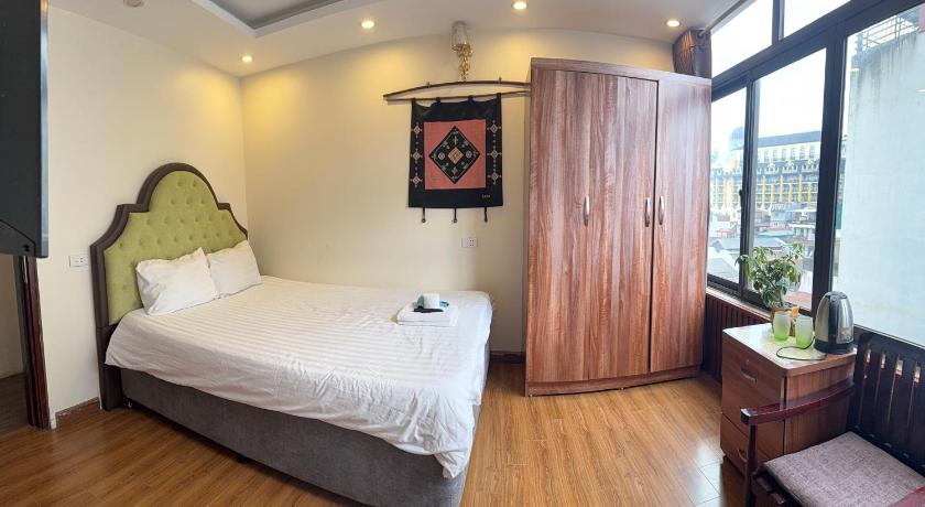 Image of King Room with Mountain View 2