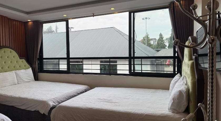 Image of Family Room with Mountain View 3