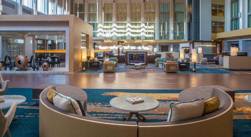 DoubleTree by Hilton Hotel Pittsburgh-Cranberry photo