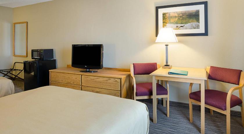 Image of 2 Double Beds, Nonsmoking 3