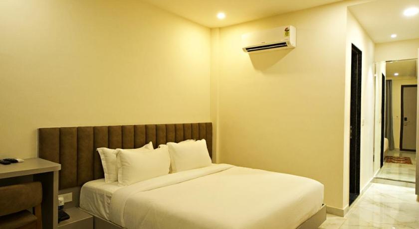Image of Deluxe Room 8