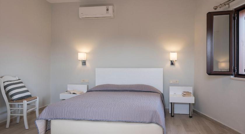 Image of Deluxe Traditional Three Bedroom Suite 10