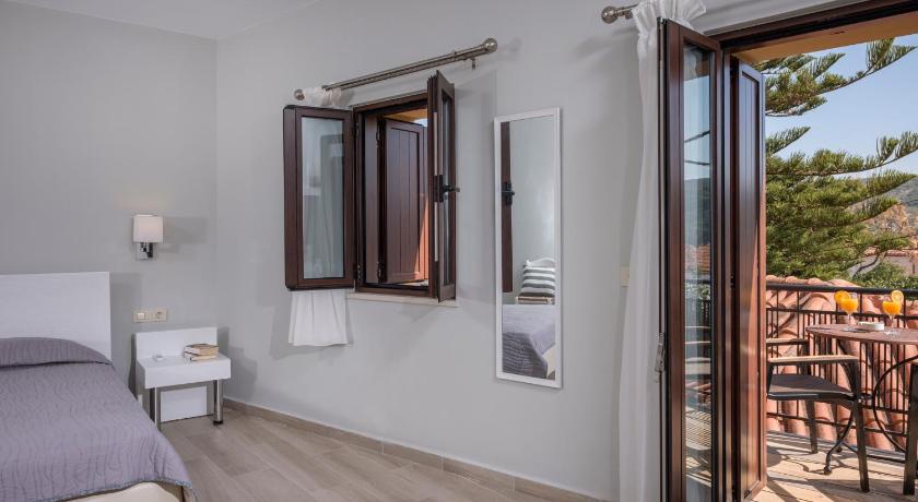 Image of Deluxe Traditional Three Bedroom Suite 7