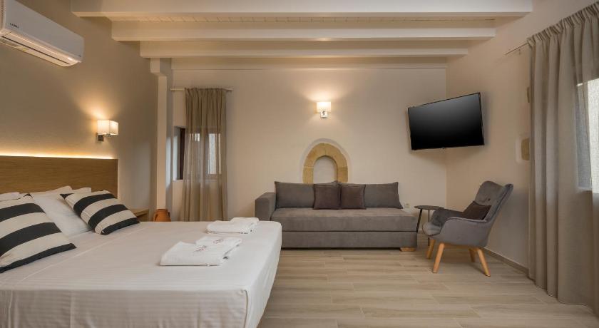 Image of Traditional Family Room 0