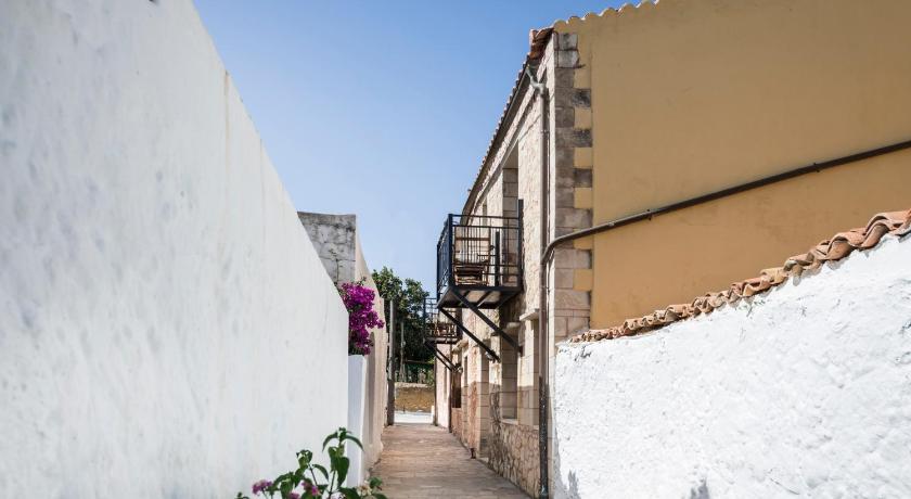 Image of Τraditional Suite Split Level 15