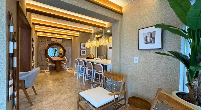 Image of Three-Bedroom House 662 5