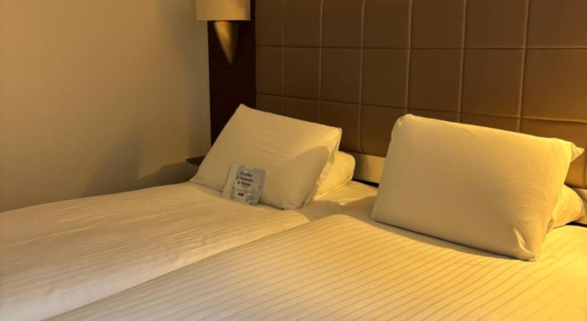 Image of 2 Single Beds, standard room 9