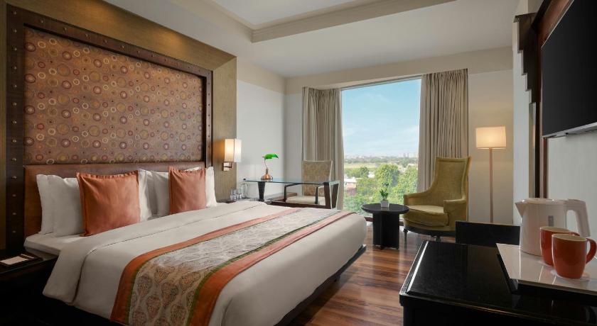 Winter Green, Guest Room, 1 King, Limited View
