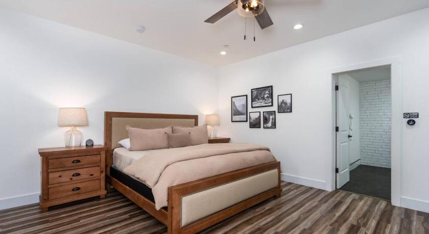 Ryann Suite at The Four Daughters Inn