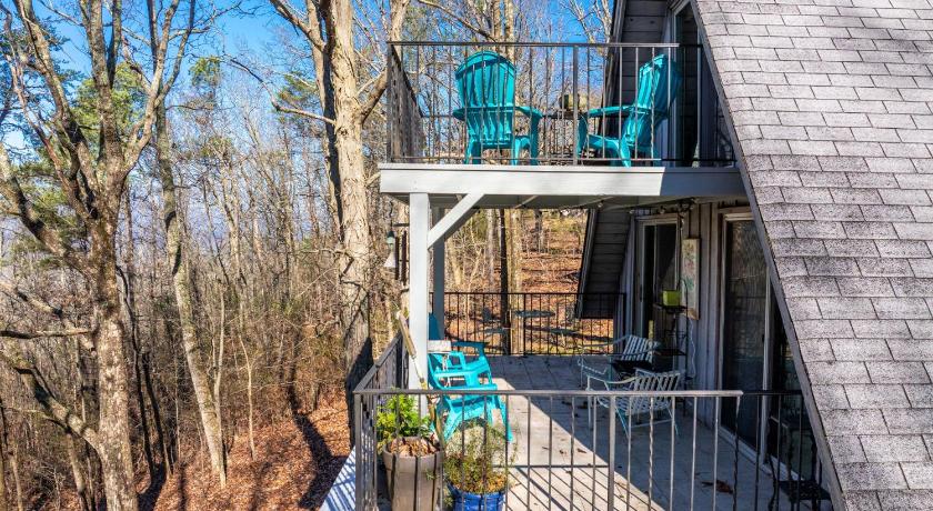 멘톤 (AL) A-Frame with VIEWS - Walk to Downtown and Park - Pets OK 4성급 숙소 수영장