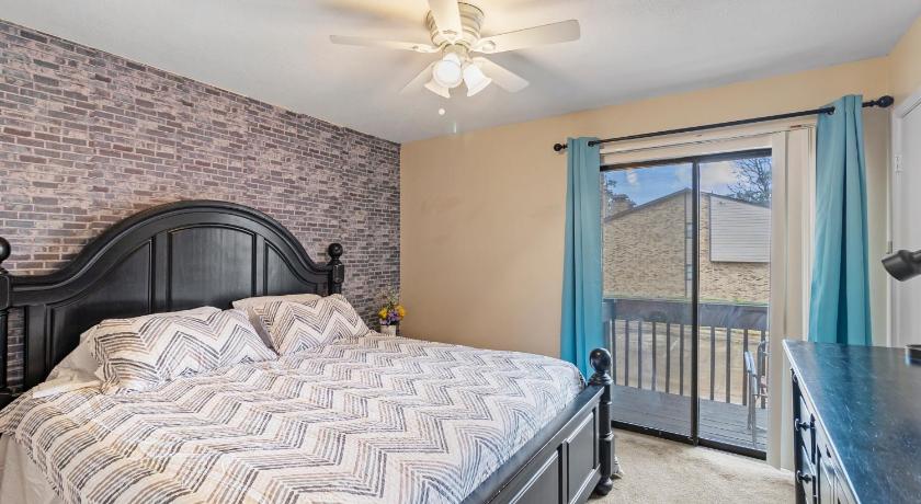 ハンツビル (TX) Cozy Huntsville Condo - 2BR Near SHSU - Pool - WiFi - Free Parking 4つ星 宿泊施設 スイート
