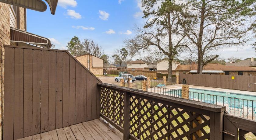 ハンツビル (TX) Cozy Huntsville Condo - 2BR Near SHSU - Pool - WiFi - Free Parking 4つ星 宿泊施設 眺望