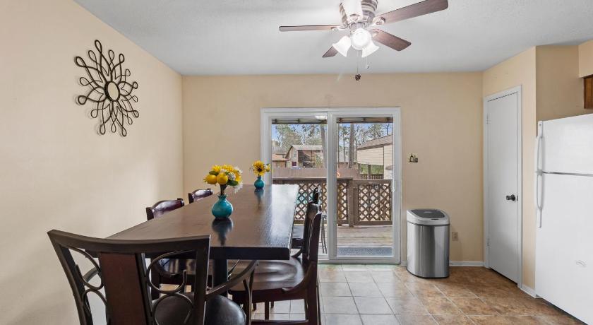 ハンツビル (TX) Cozy Huntsville Condo - 2BR Near SHSU - Pool - WiFi - Free Parking 4つ星 宿泊施設 ロビー