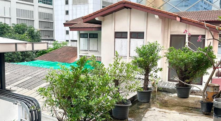 Bangkok Studio F Sukhumvit 3-Star Guesthouse view