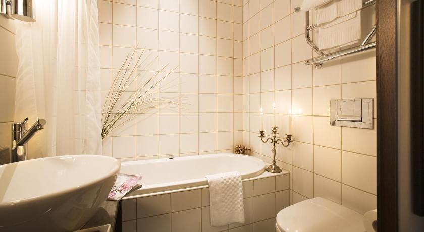 Image of Standard Twin Room 7