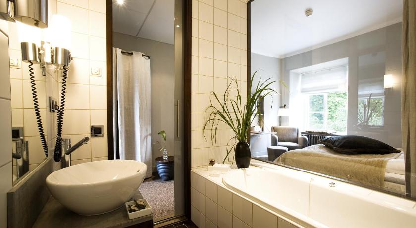 Image of Superior Twin Room 2