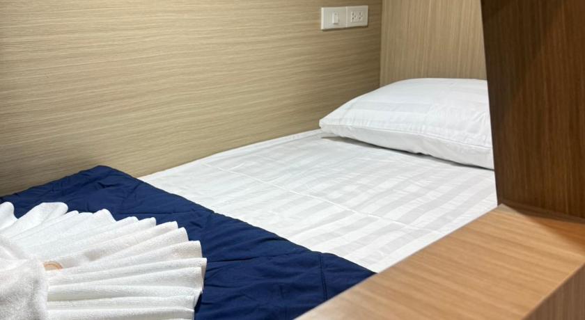 Image of Bed in 8 Bed Dorm - Shared Bathroom 9