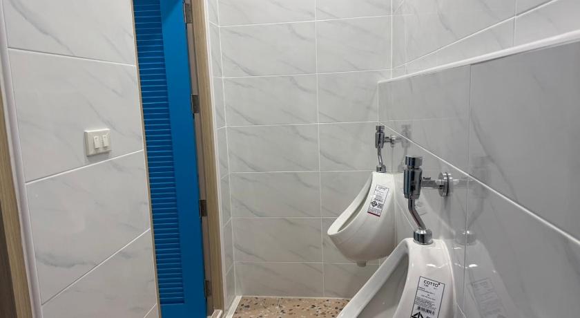 Image of Bed in 8 Bed Dorm - Shared Bathroom 17
