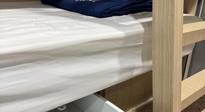Image of Bed in 8 Bed Dorm - Shared Bathroom 15