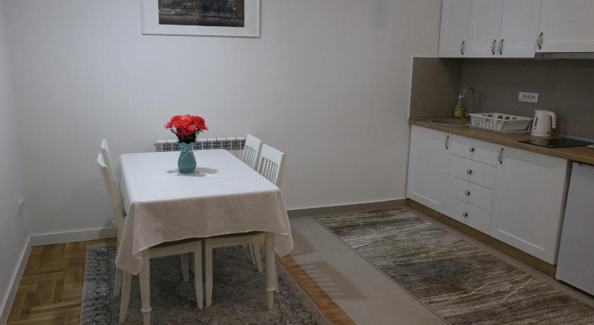 貝爾格勒 Suncana Oaza 2星级 民宿 泳池