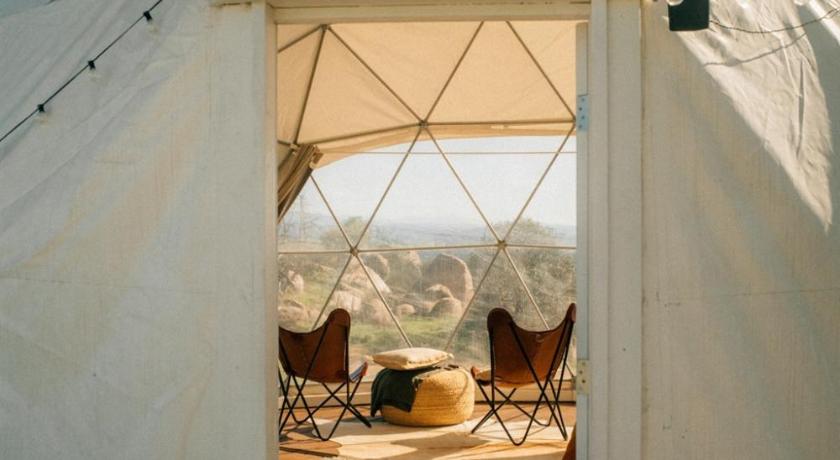 A Cozy Fireside Glamping Escape with Ridge Views