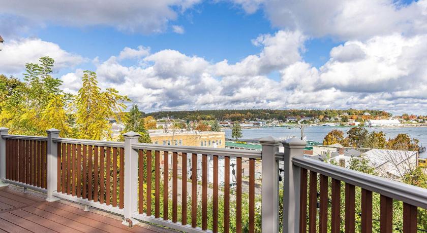 세인트 이그네이스 (MI) Mackinac Island Cabin Steps to Ferry Sleeps 12 4성급 숙소 객실