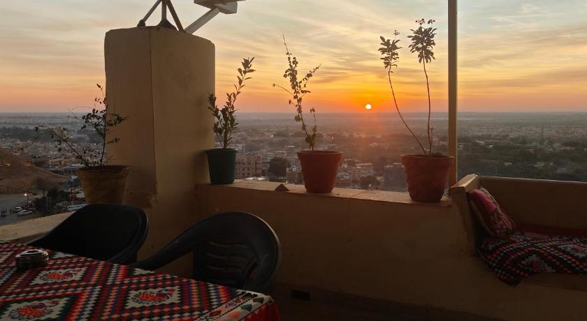 Nomadic Backpackers Hostel - image 12