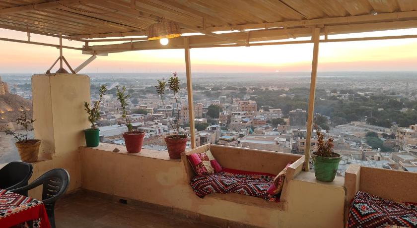 Nomadic Backpackers Hostel - image 10
