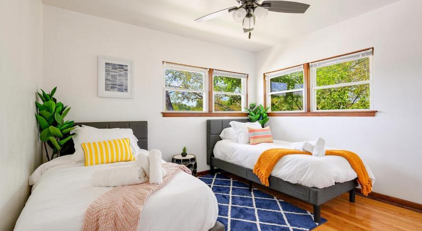 웨스트몬트 (IL) Executive Retreat - 2 Parking Spaces, Sleeps 4! 4성급 숙소 스위트룸