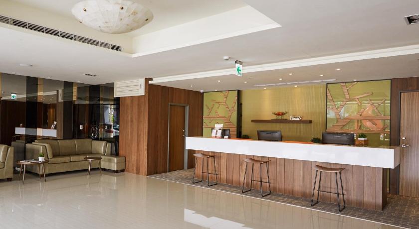 Orange Hotel - Wenhua Chiayi photo