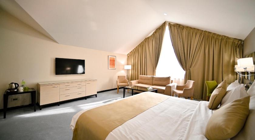 Image of Deluxe Double Room (1 adult + 1 child) 1