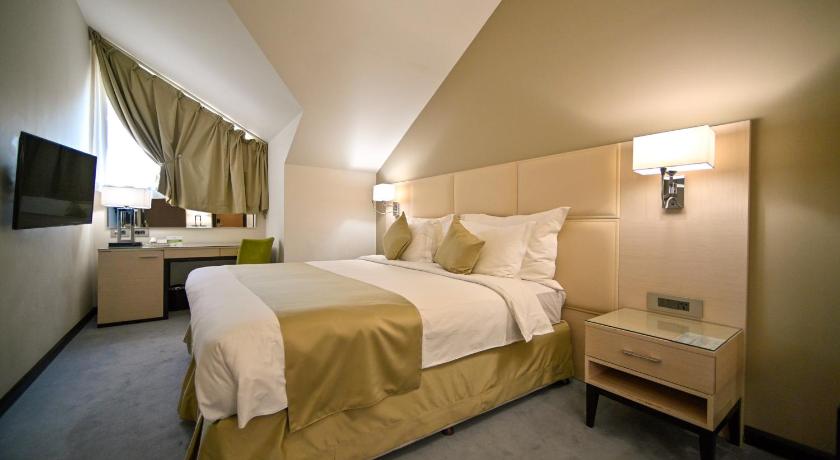 Image of Quadruple Room 4