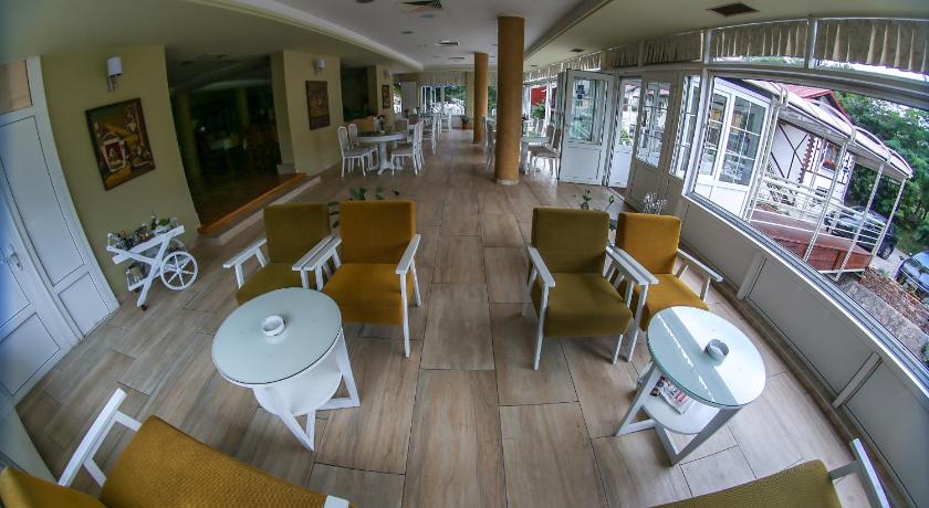 Hotel Fontana photo