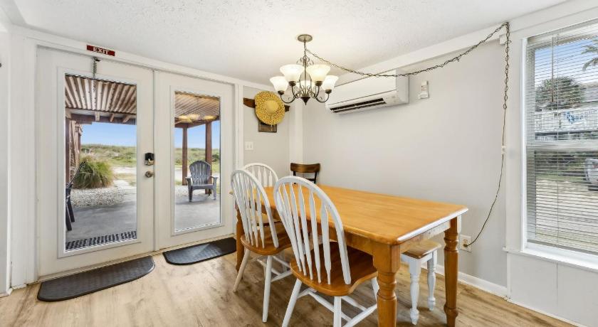 아멜리아 아일랜드 (FL) Spacious Beachfront Duplex - Dog Friendly - Downstairs - 124 S Fletcher 3성급 숙소 외관