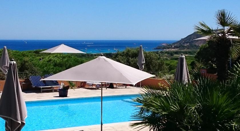 Hotel les Bouis photo