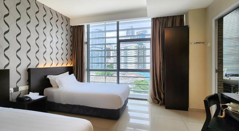 Image of Deluxe Twin 0