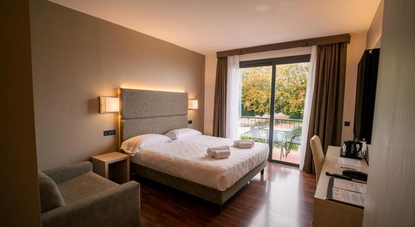 Divvietīgs numurs (1&nbsp;gulta) ar skatu uz baseinu (Double Room with Pool View) attēls 0