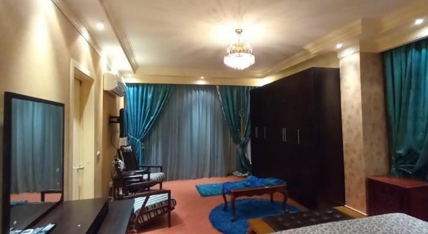 Image of Four-Bedroom House 14